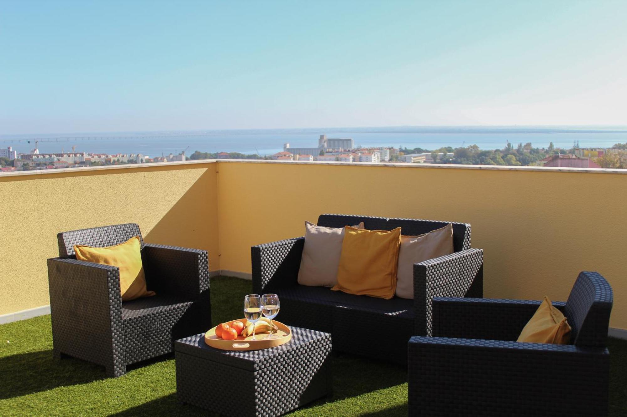 One Bedroom Apartment With Stunning River Views And Private Rooftop! Lissabon Exterior foto