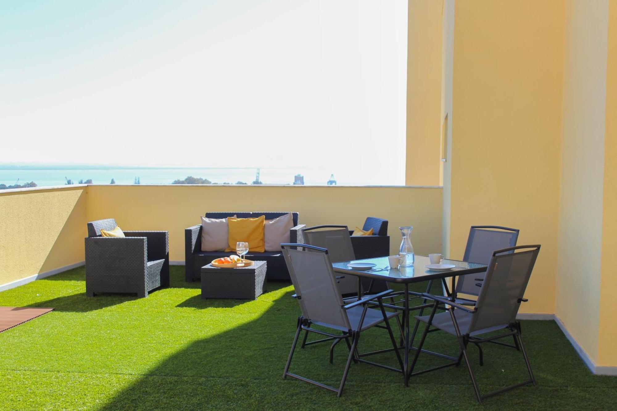 One Bedroom Apartment With Stunning River Views And Private Rooftop! Lissabon Exterior foto